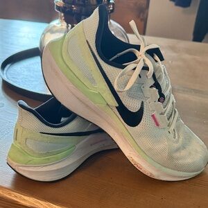 Nike Women's Athletic Shoes - White and Light Green